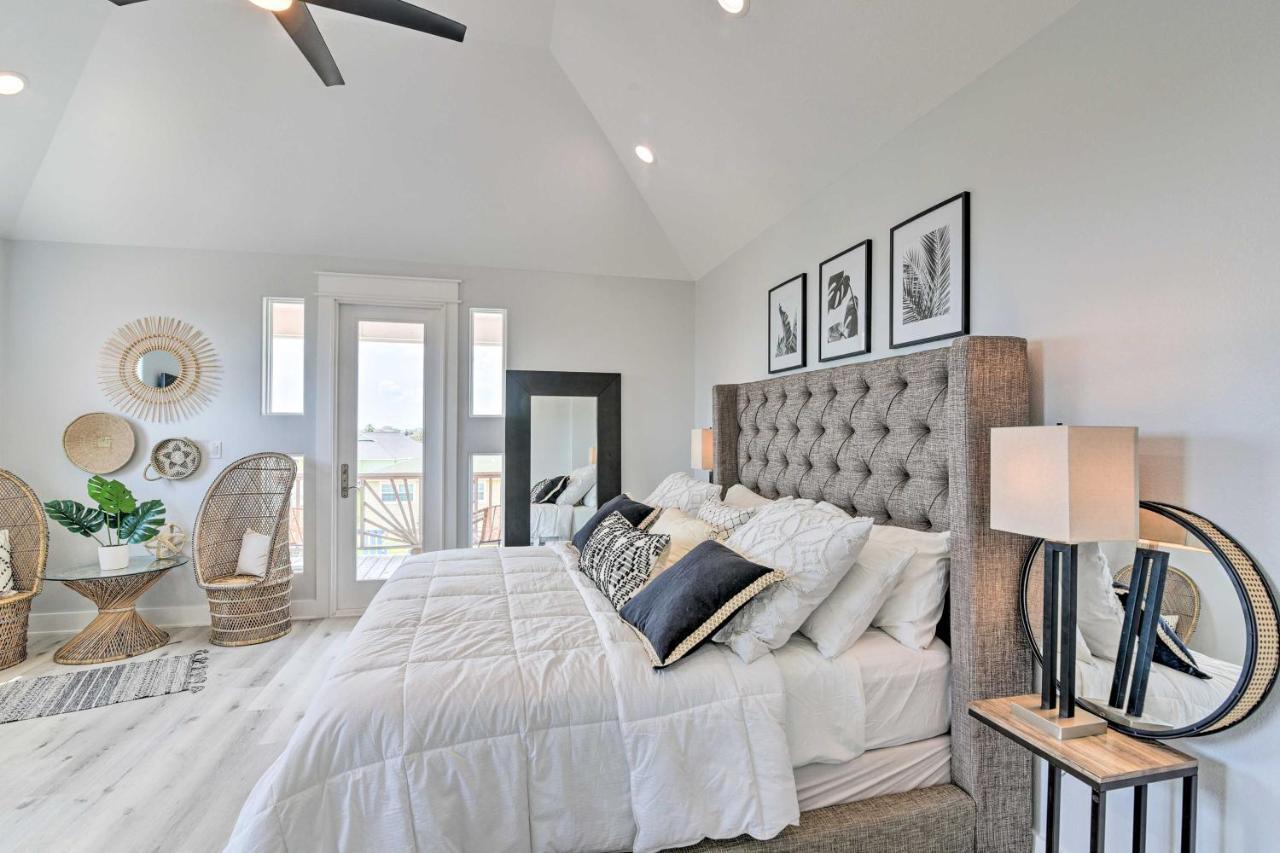 Chic Crystal Beach Escape With Deck - Walk To Beach! Bolivar Peninsula Dış mekan fotoğraf