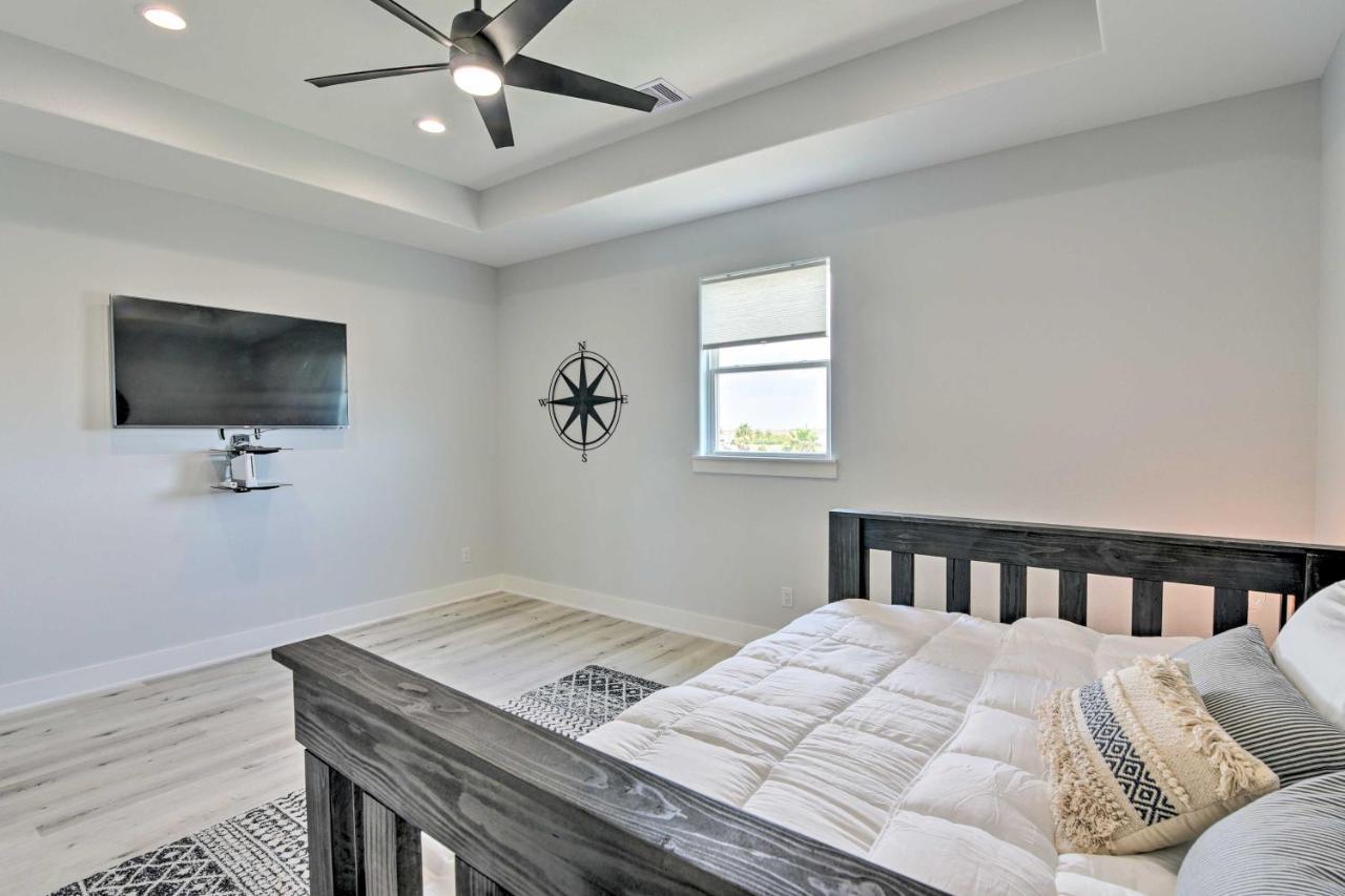 Chic Crystal Beach Escape With Deck - Walk To Beach! Bolivar Peninsula Dış mekan fotoğraf