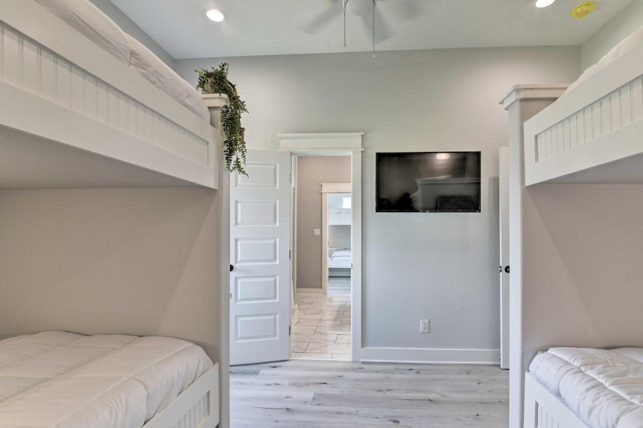 Chic Crystal Beach Escape With Deck - Walk To Beach! Bolivar Peninsula Dış mekan fotoğraf