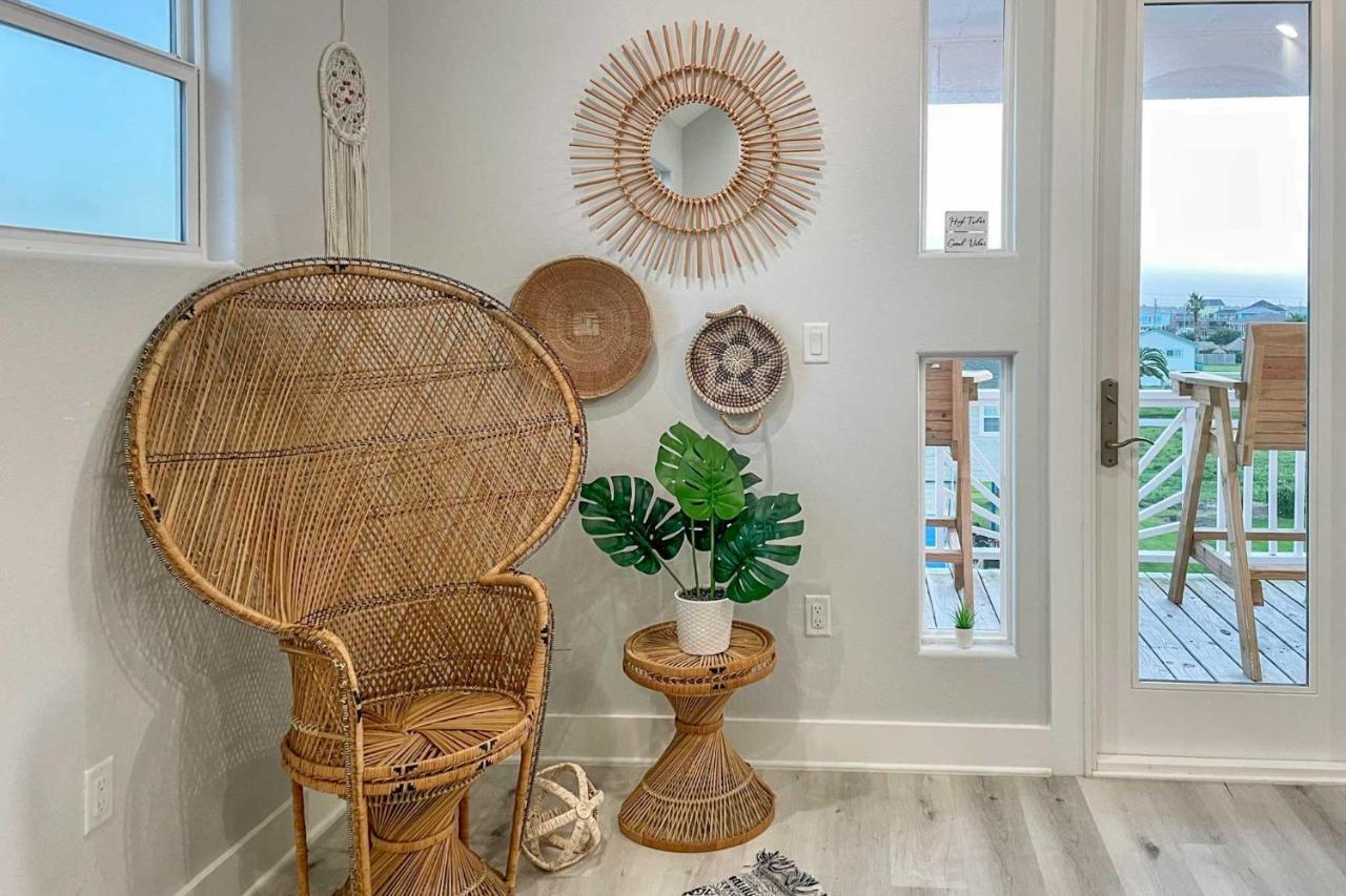 Chic Crystal Beach Escape With Deck - Walk To Beach! Bolivar Peninsula Dış mekan fotoğraf
