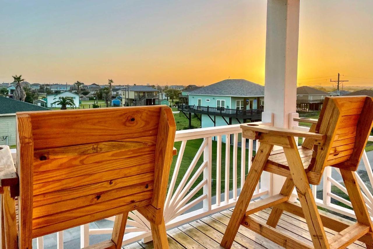 Chic Crystal Beach Escape With Deck - Walk To Beach! Bolivar Peninsula Dış mekan fotoğraf